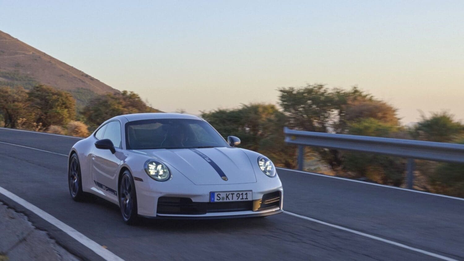 更輕量、更快　Porsche 911新成員Carrera T發表